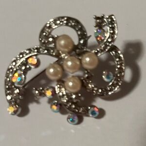 Source Unknown Silver Floral Brooch